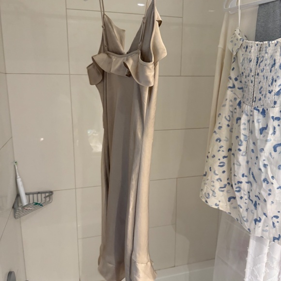 Aritzia ruffled dress - Picture 3 of 4